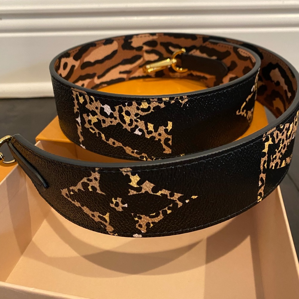 ❗️SOLD❗️💯% Authentic LV Jungle strap